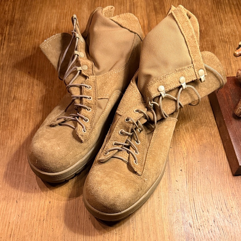 Men's Tan Suede Boots